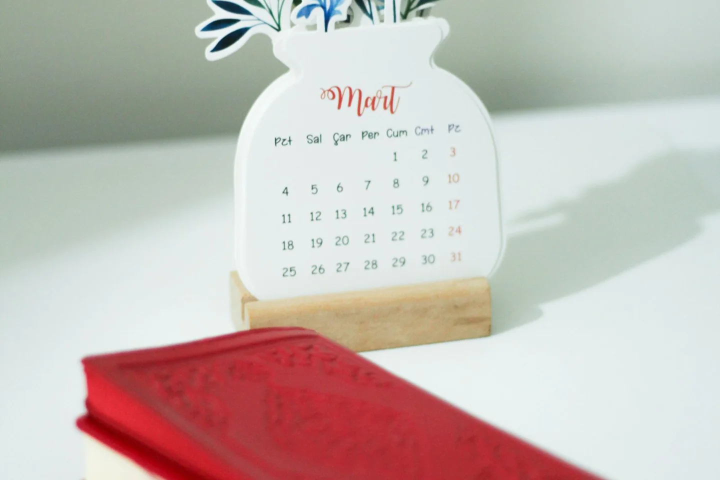 A calendar and notebook on a desk.