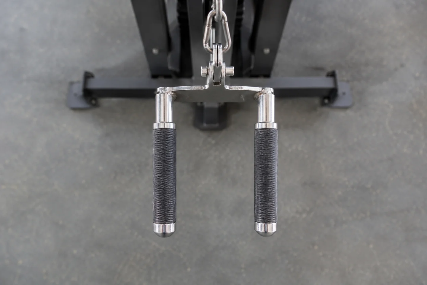 Parallel handles of a neutral-grip gym attachment viewed from above.